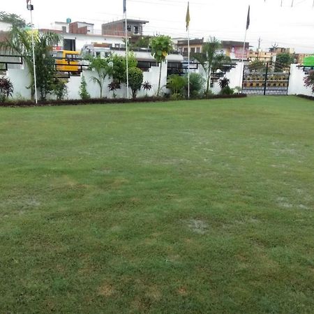 Hotel The Ideal Kushinagar Екстер'єр фото