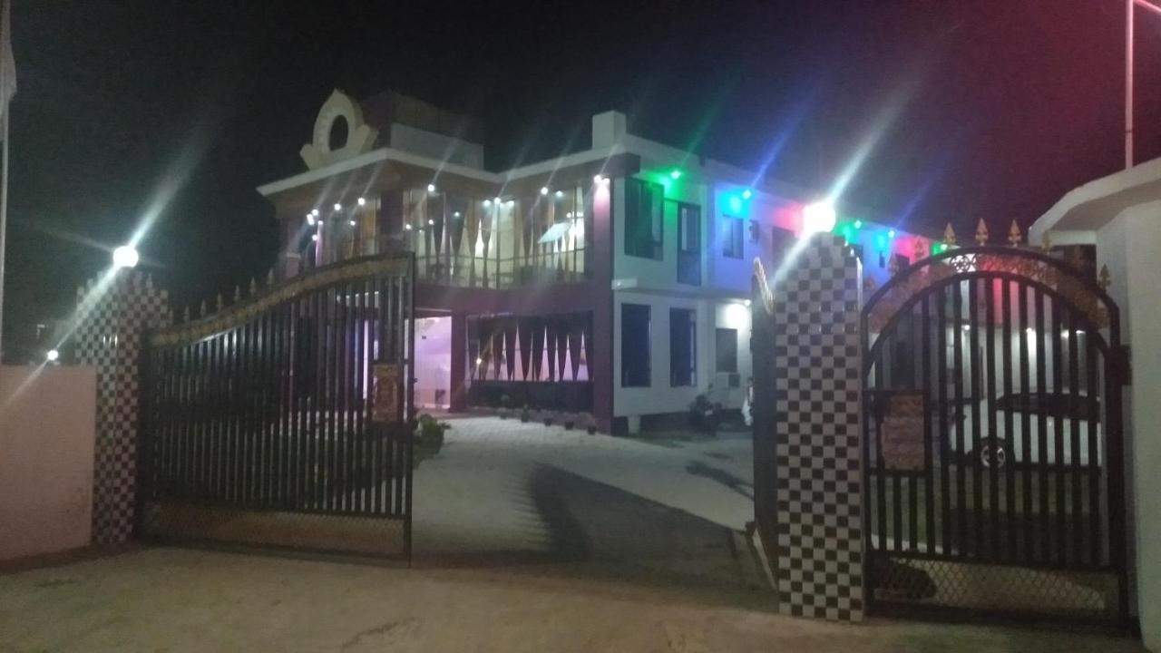Hotel The Ideal Kushinagar Екстер'єр фото