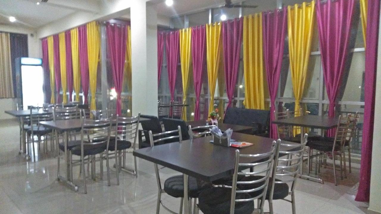 Hotel The Ideal Kushinagar Екстер'єр фото