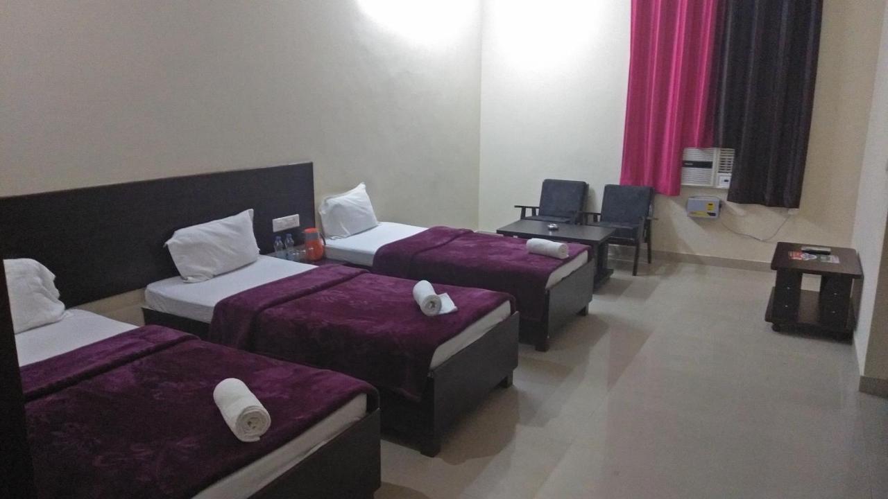 Hotel The Ideal Kushinagar Екстер'єр фото