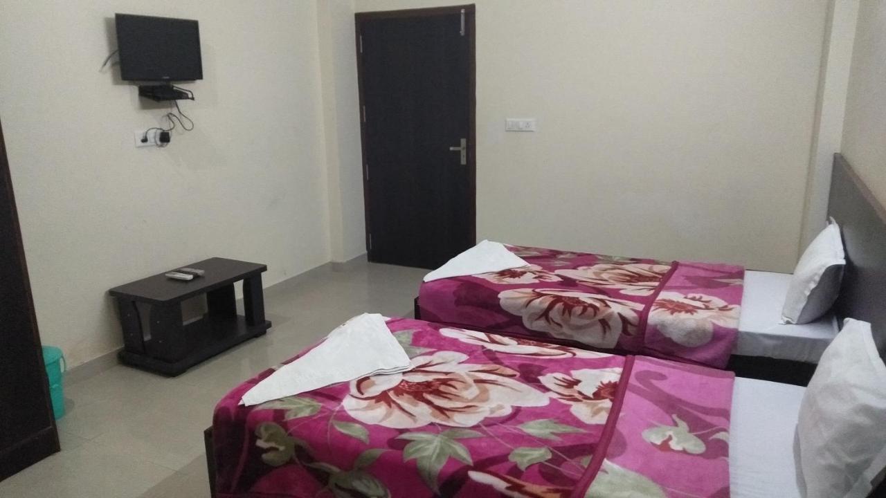 Hotel The Ideal Kushinagar Екстер'єр фото