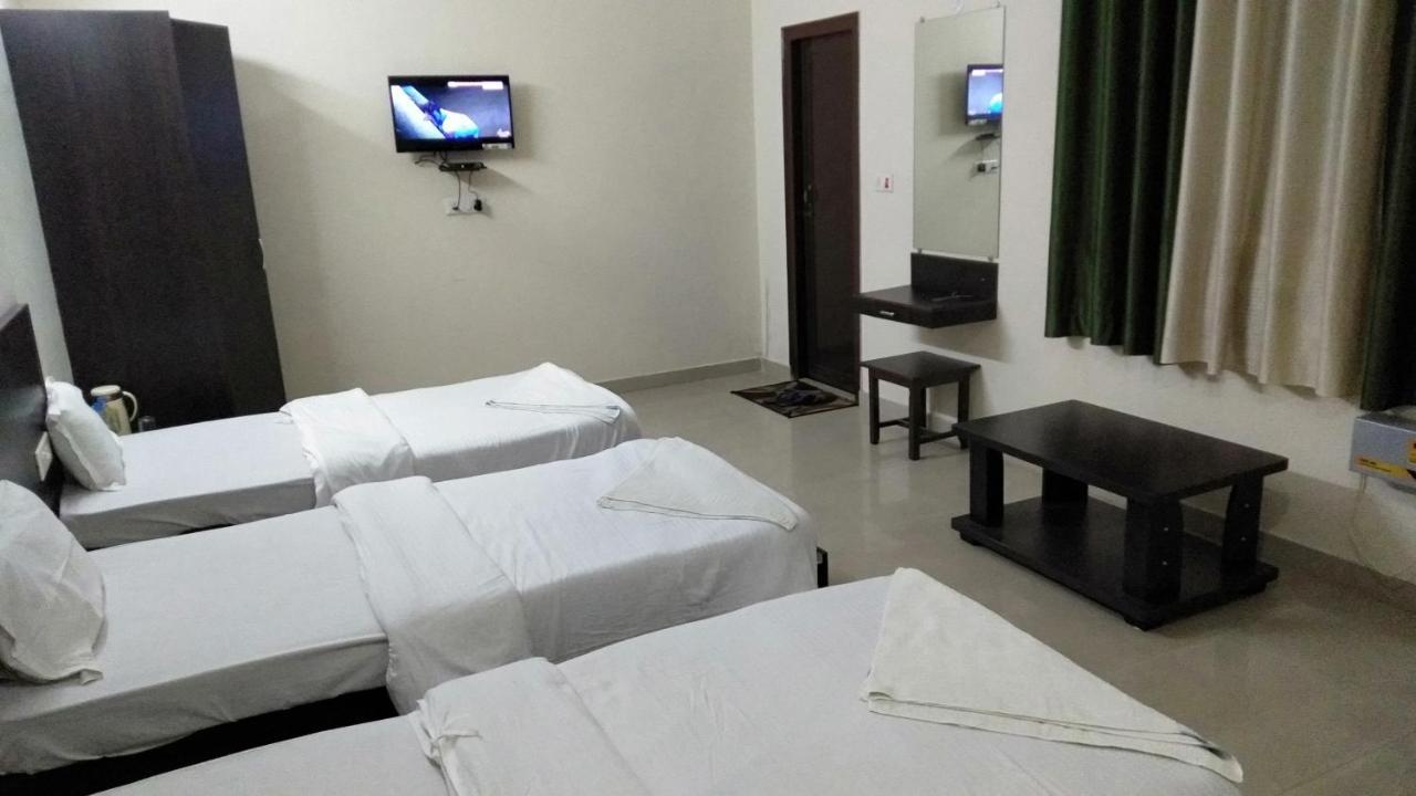 Hotel The Ideal Kushinagar Екстер'єр фото