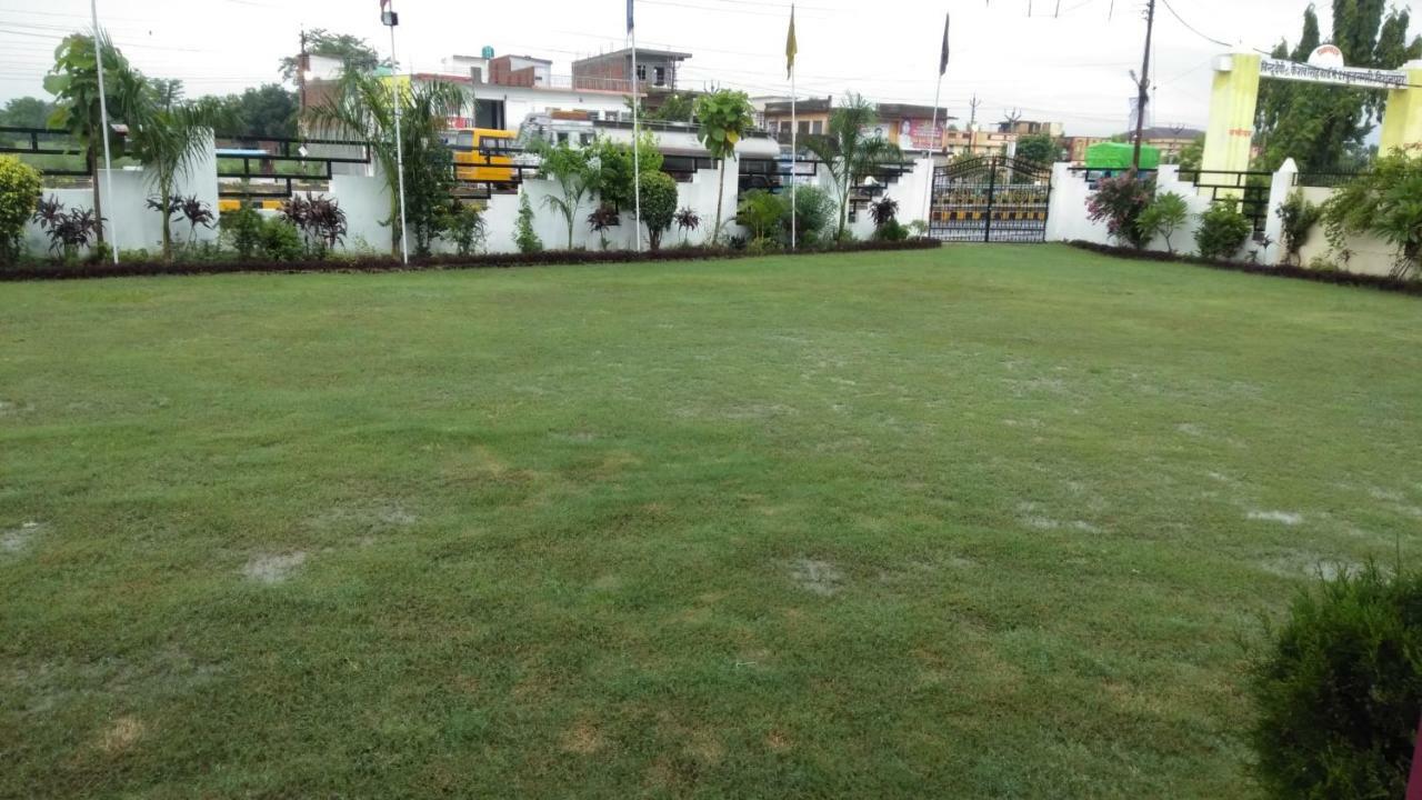 Hotel The Ideal Kushinagar Екстер'єр фото