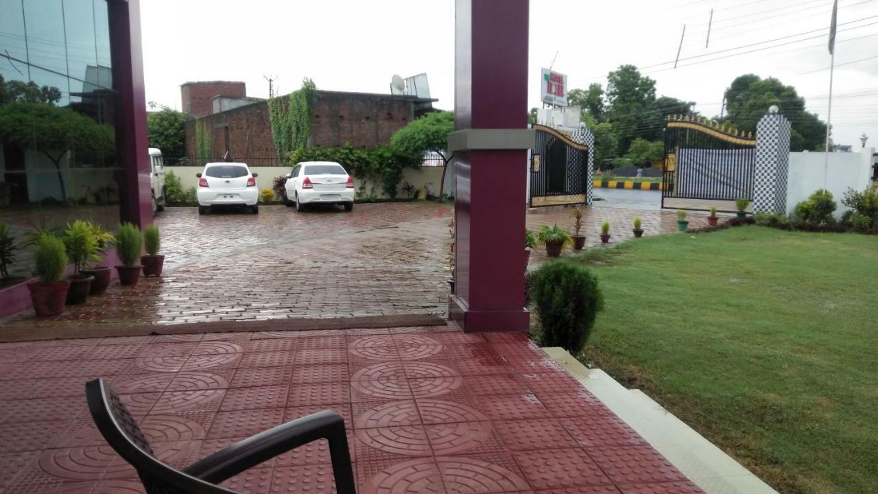 Hotel The Ideal Kushinagar Екстер'єр фото