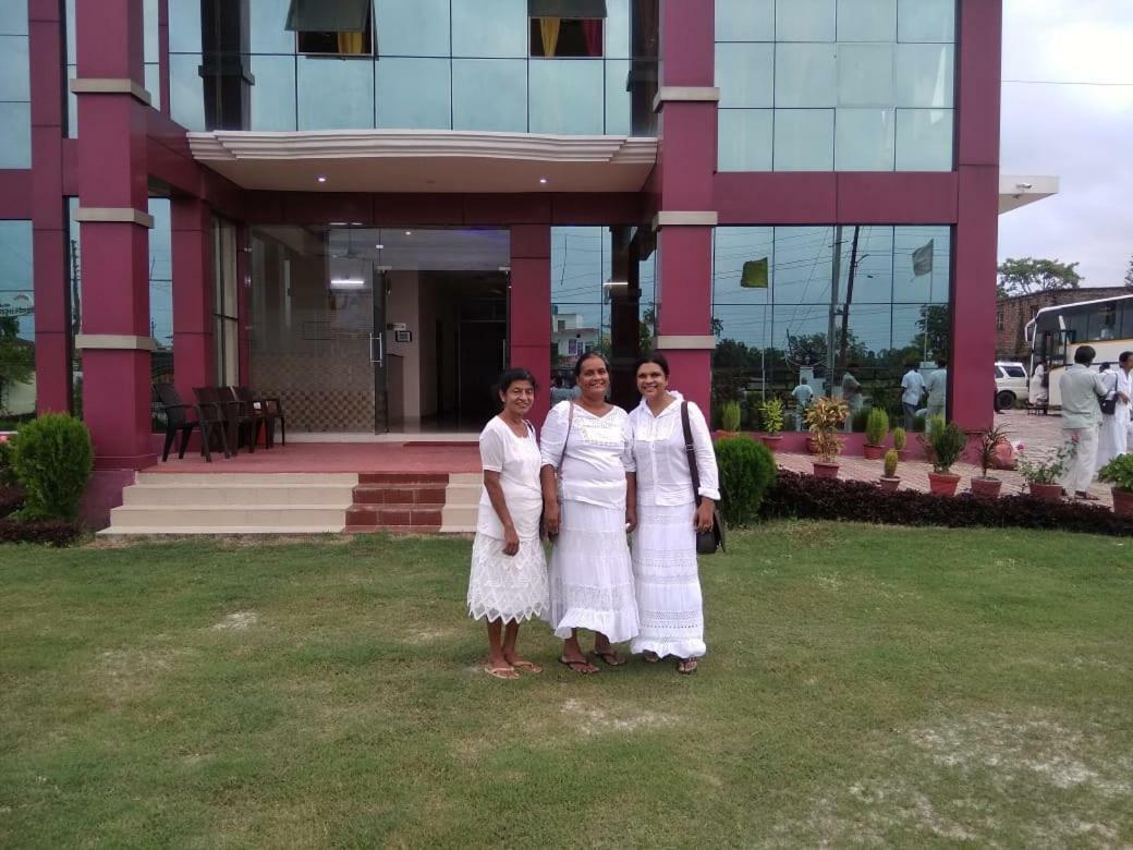 Hotel The Ideal Kushinagar Екстер'єр фото