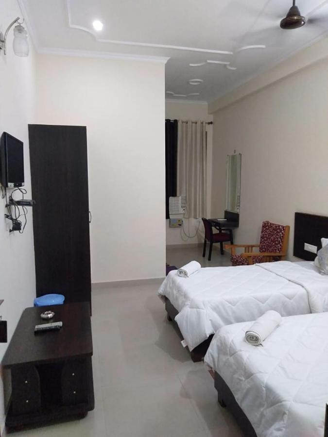 Hotel The Ideal Kushinagar Екстер'єр фото