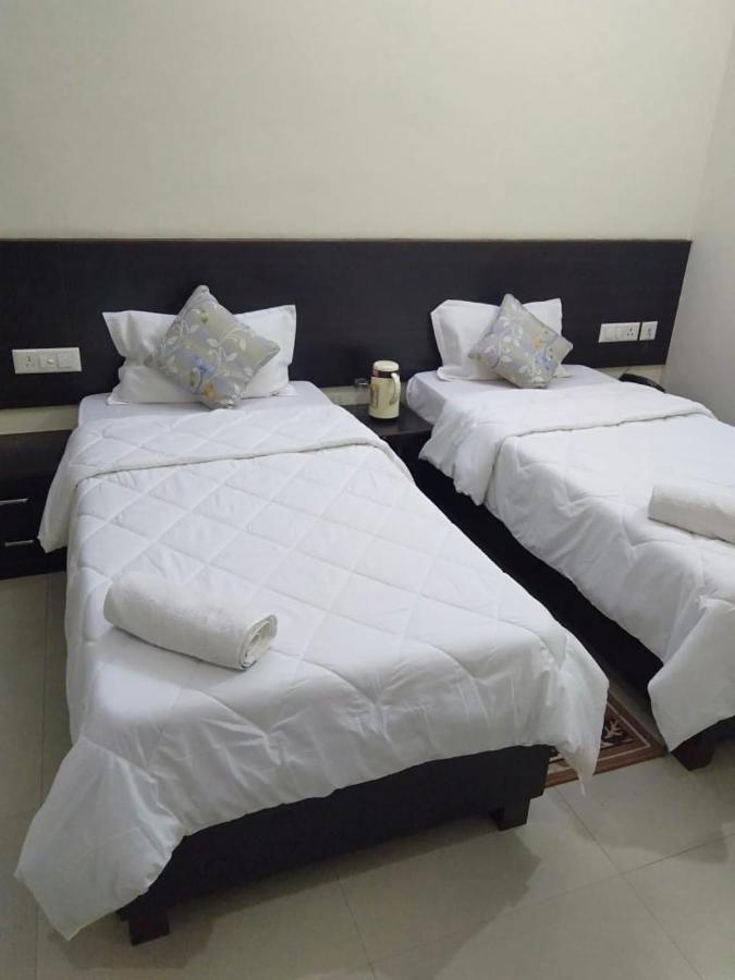 Hotel The Ideal Kushinagar Екстер'єр фото