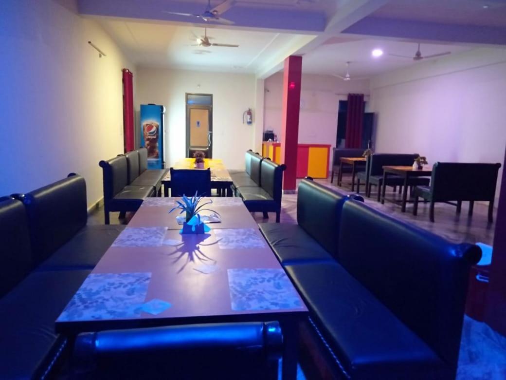 Hotel The Ideal Kushinagar Екстер'єр фото
