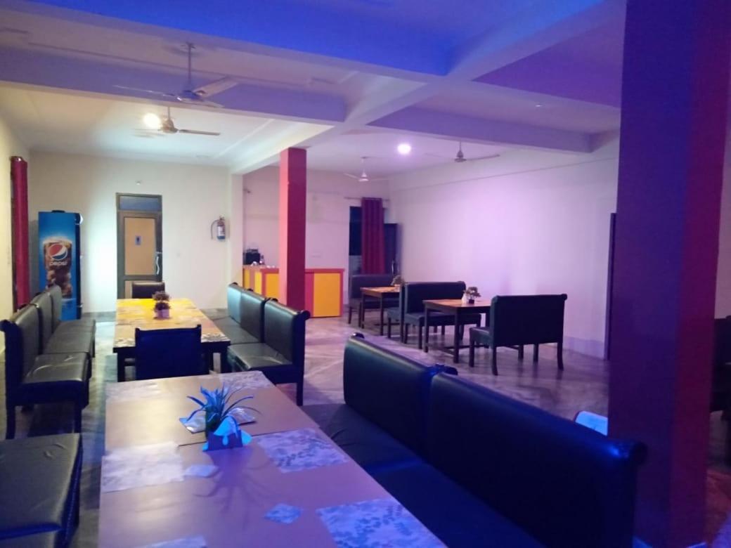 Hotel The Ideal Kushinagar Екстер'єр фото
