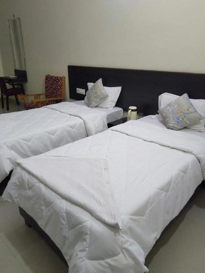Hotel The Ideal Kushinagar Екстер'єр фото